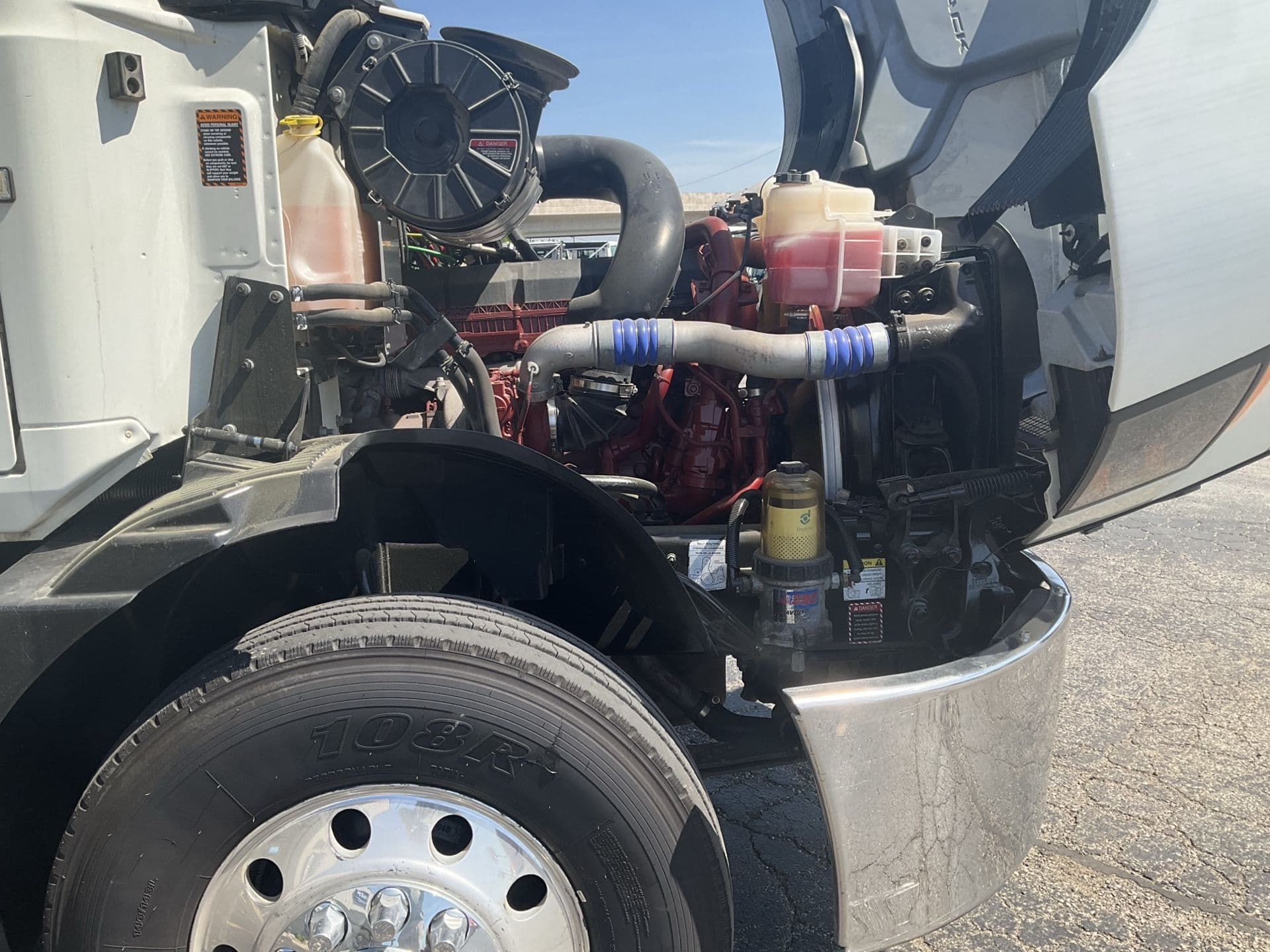 2019 Mack Anthem — photo 11