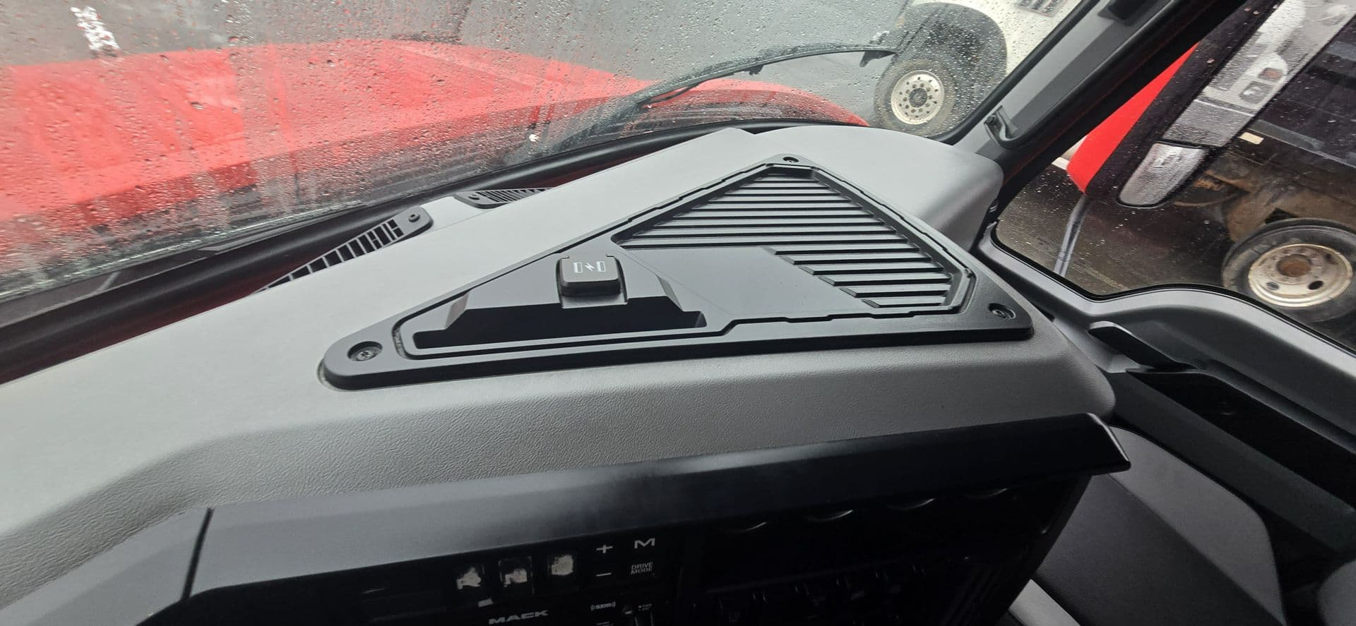 2023 Mack Anthem — photo 21