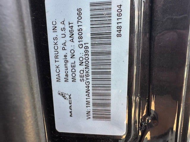 2019 Mack Anthem — photo 26