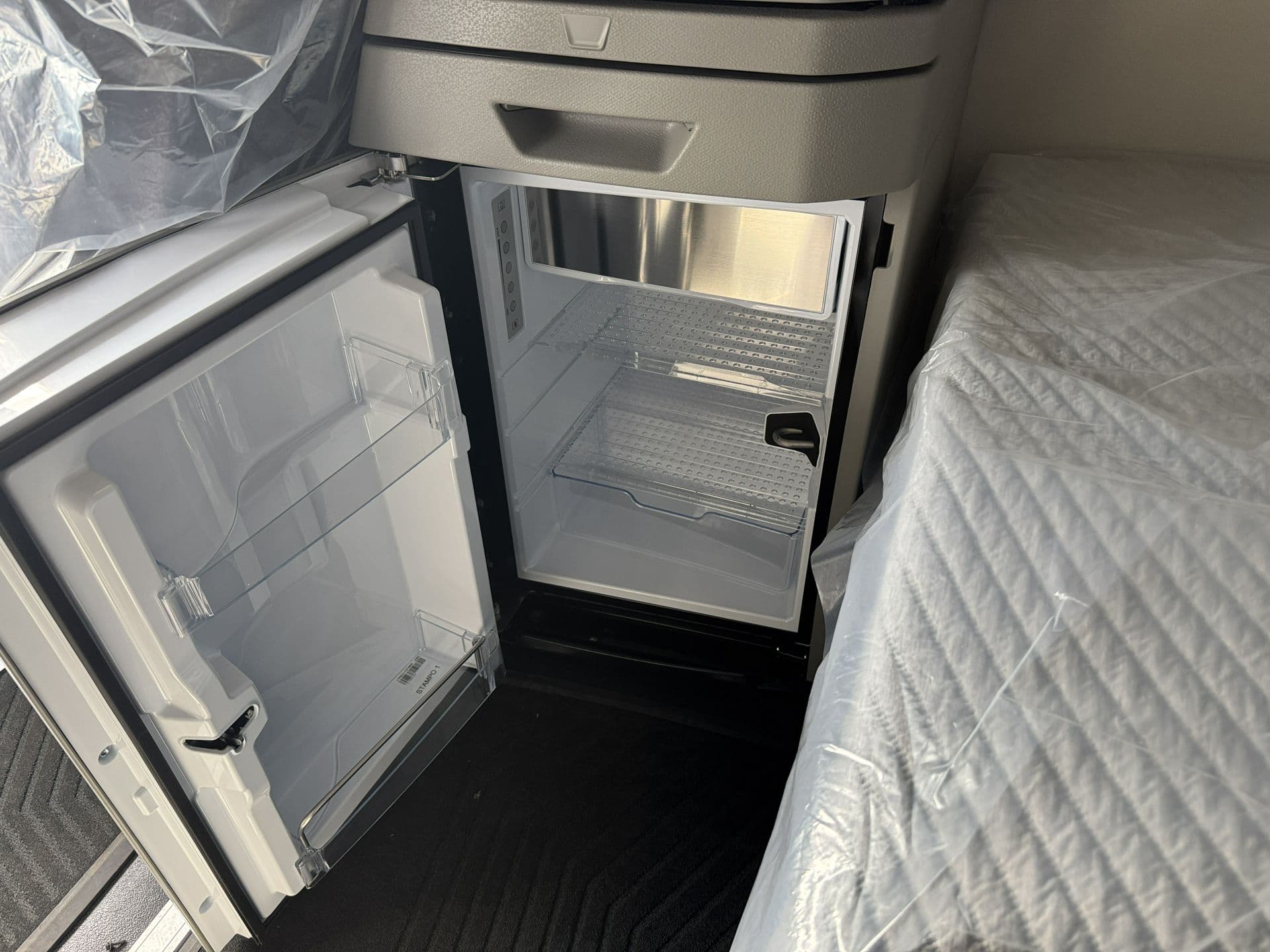 2027 Volvo VNL 860 — photo 13