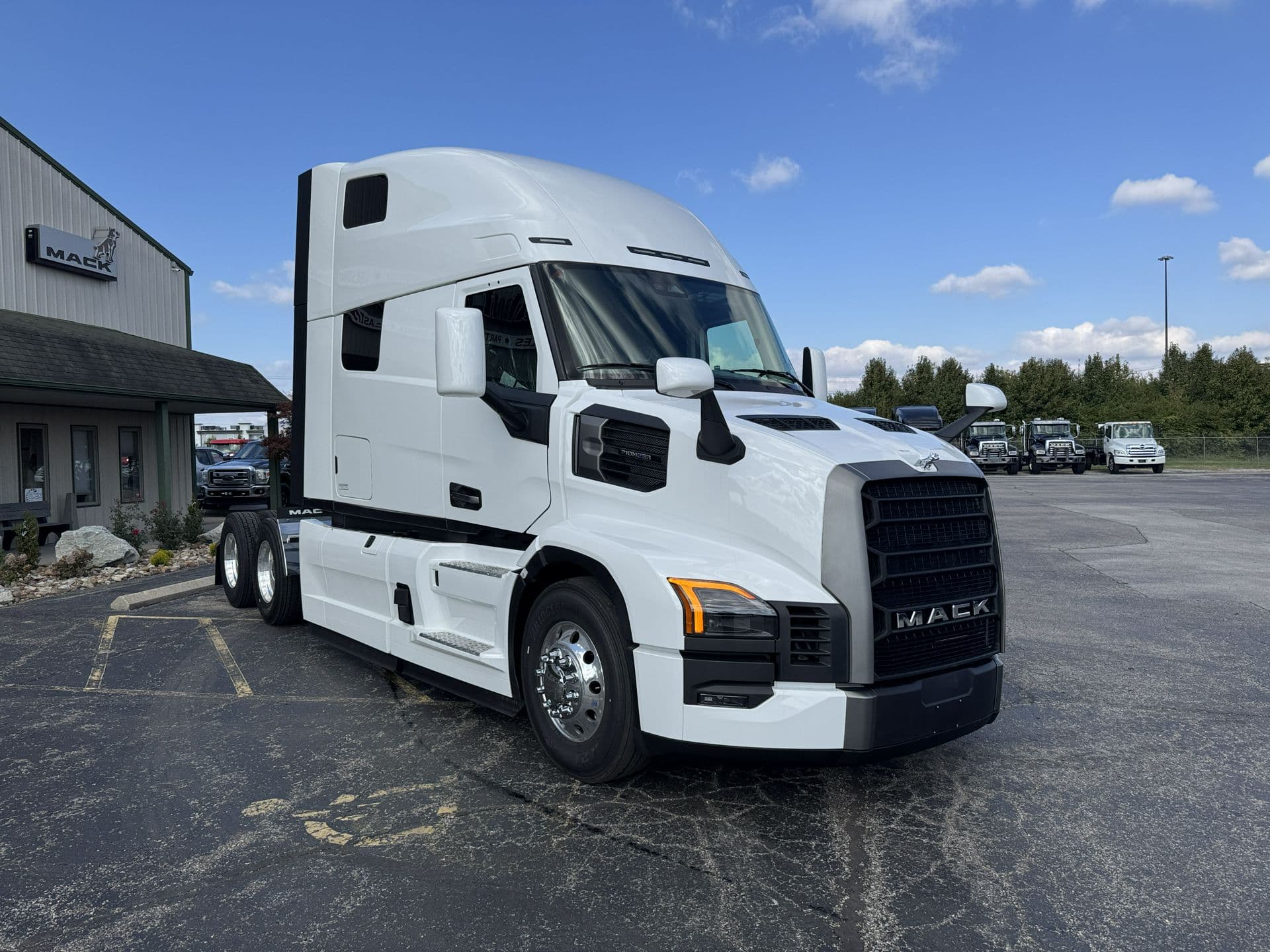 2026 Mack Pioneer — photo 5