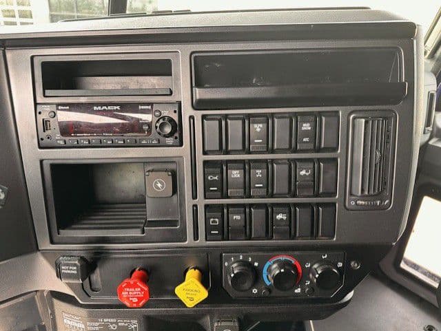2024 Mack Pinnacle — photo 12