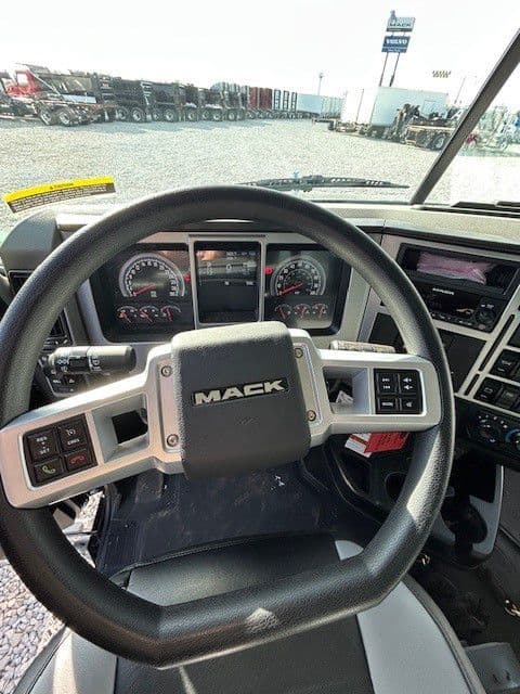 2026 Mack Granite — photo 5