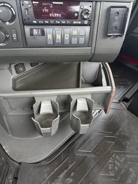 2022 Volvo VNR 640 — photo 10