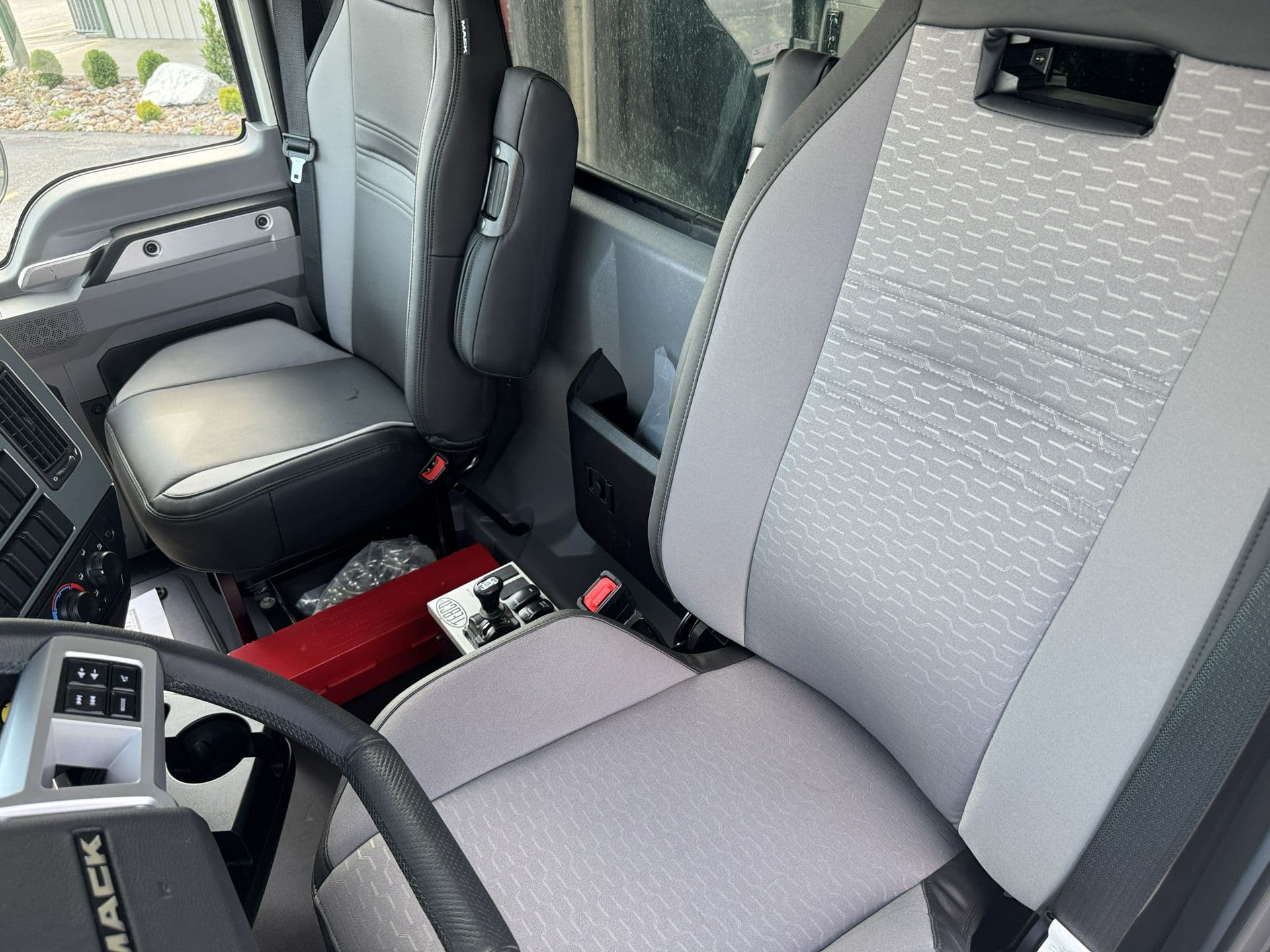 2027 Mack Granite — photo 12