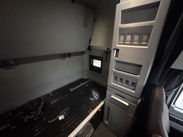 2020 Mack Anthem — photo 18