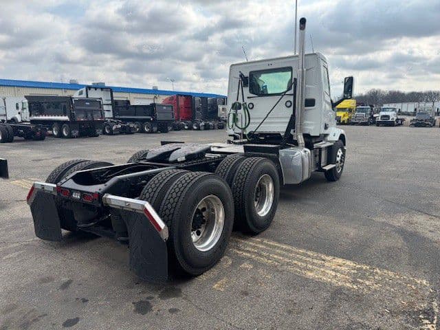 2027 Mack Anthem — photo 4