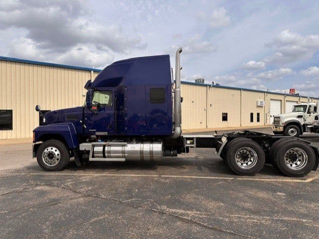 2024 Mack Pinnacle — photo 8