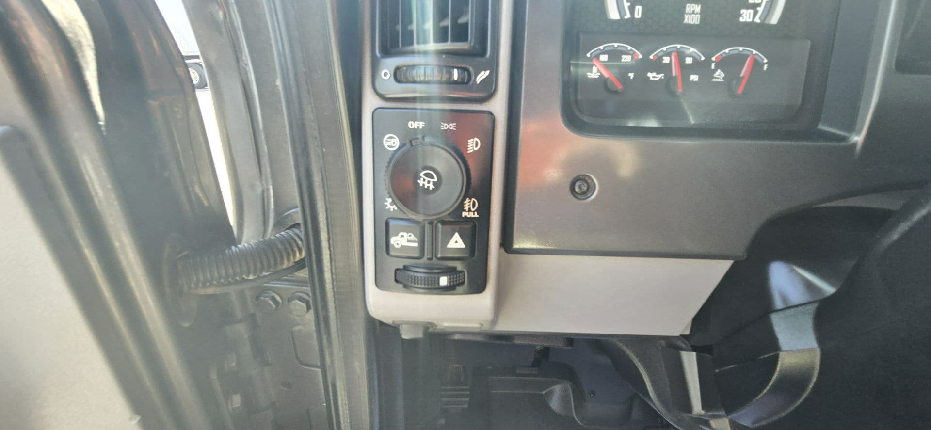 2020 Mack Anthem — photo 45