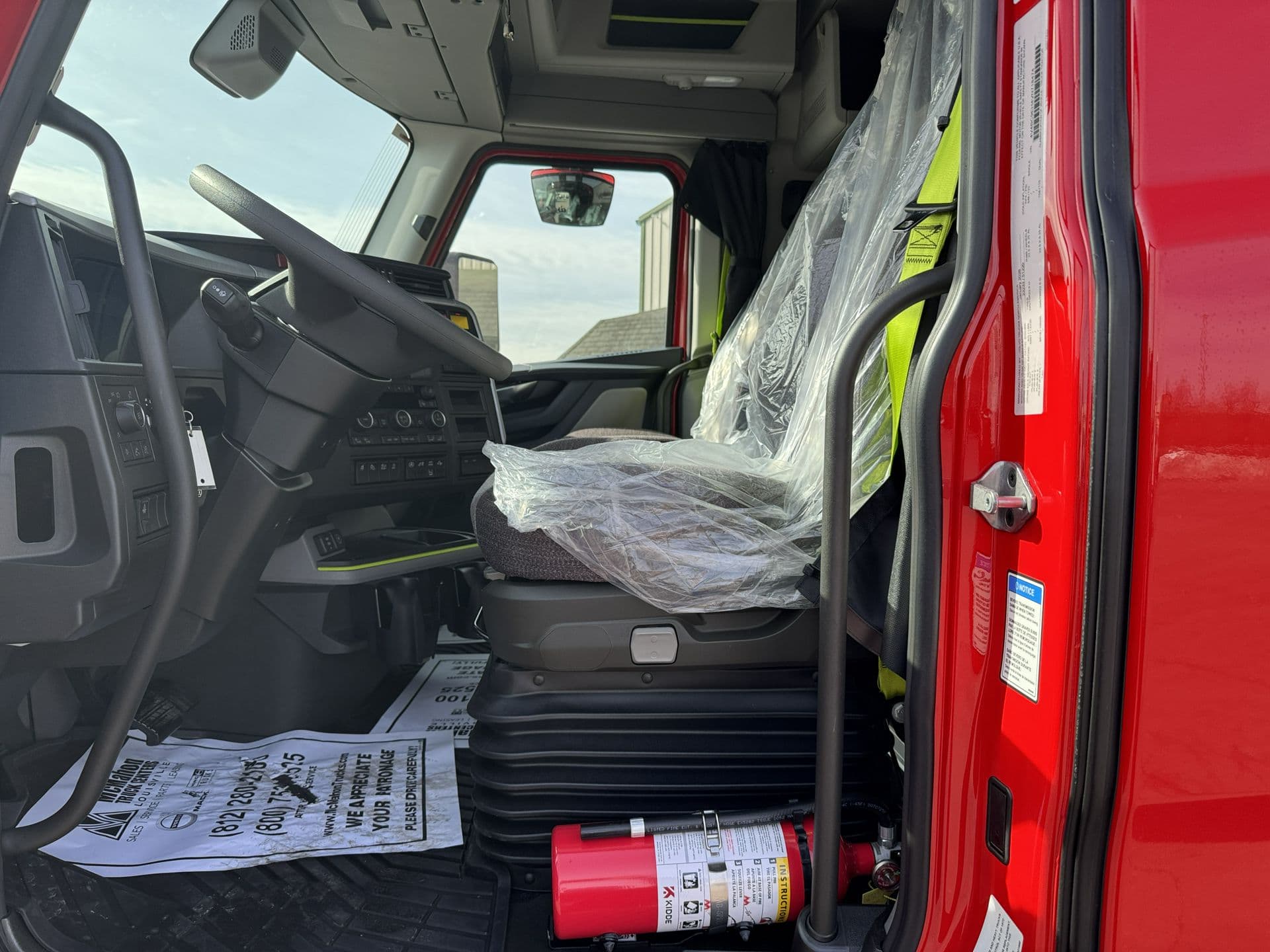 2027 Volvo VNL 860 — photo 7