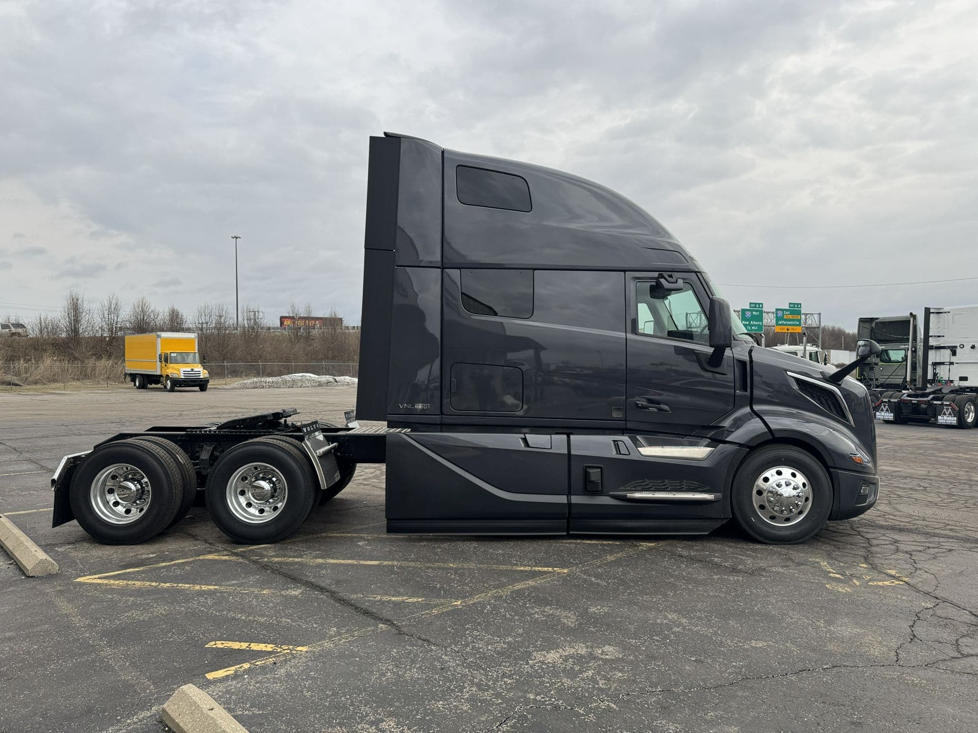 2027 Volvo VNL 860 — photo 4