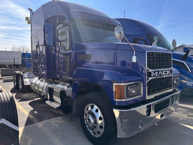 2024 Mack Pinnacle — photo 3