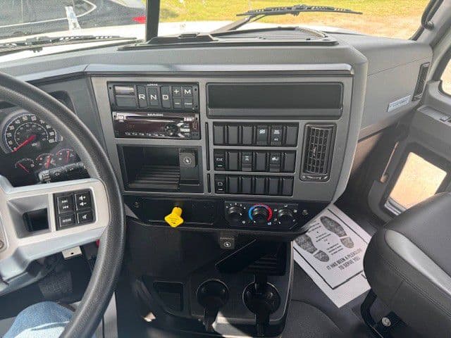 2020 Mack Granite — photo 14