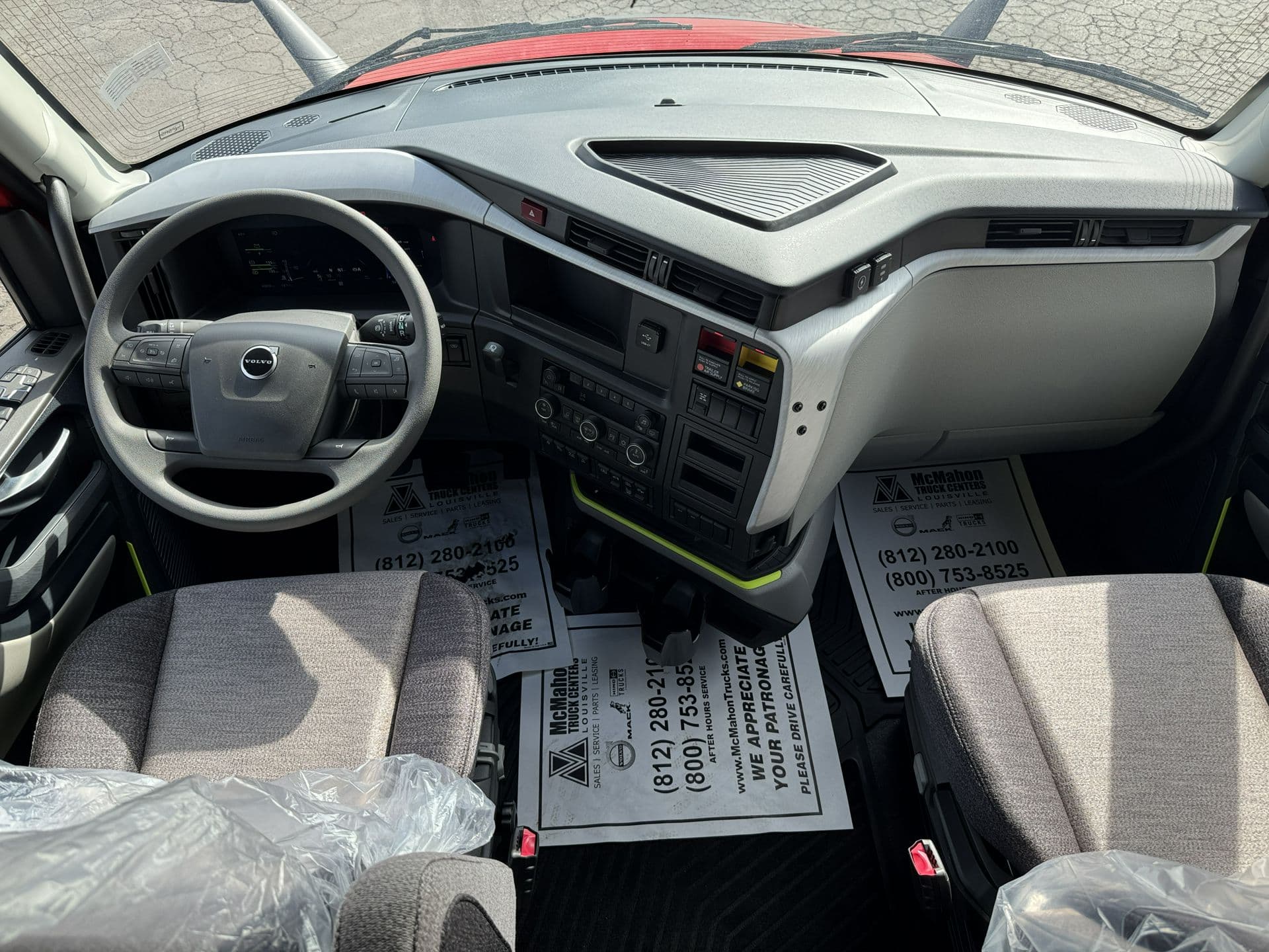 2027 Volvo VNL 860 — photo 16