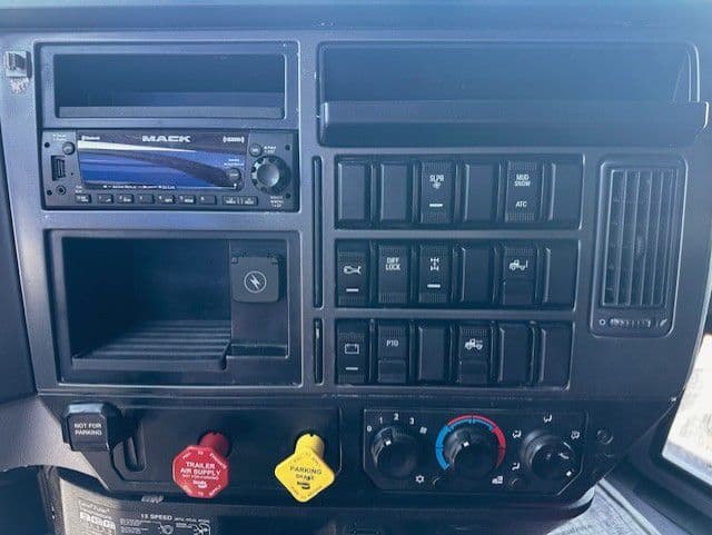 2024 Mack Pinnacle — photo 8