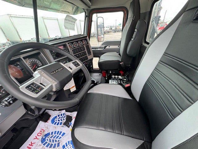 2026 Mack Granite — photo 10