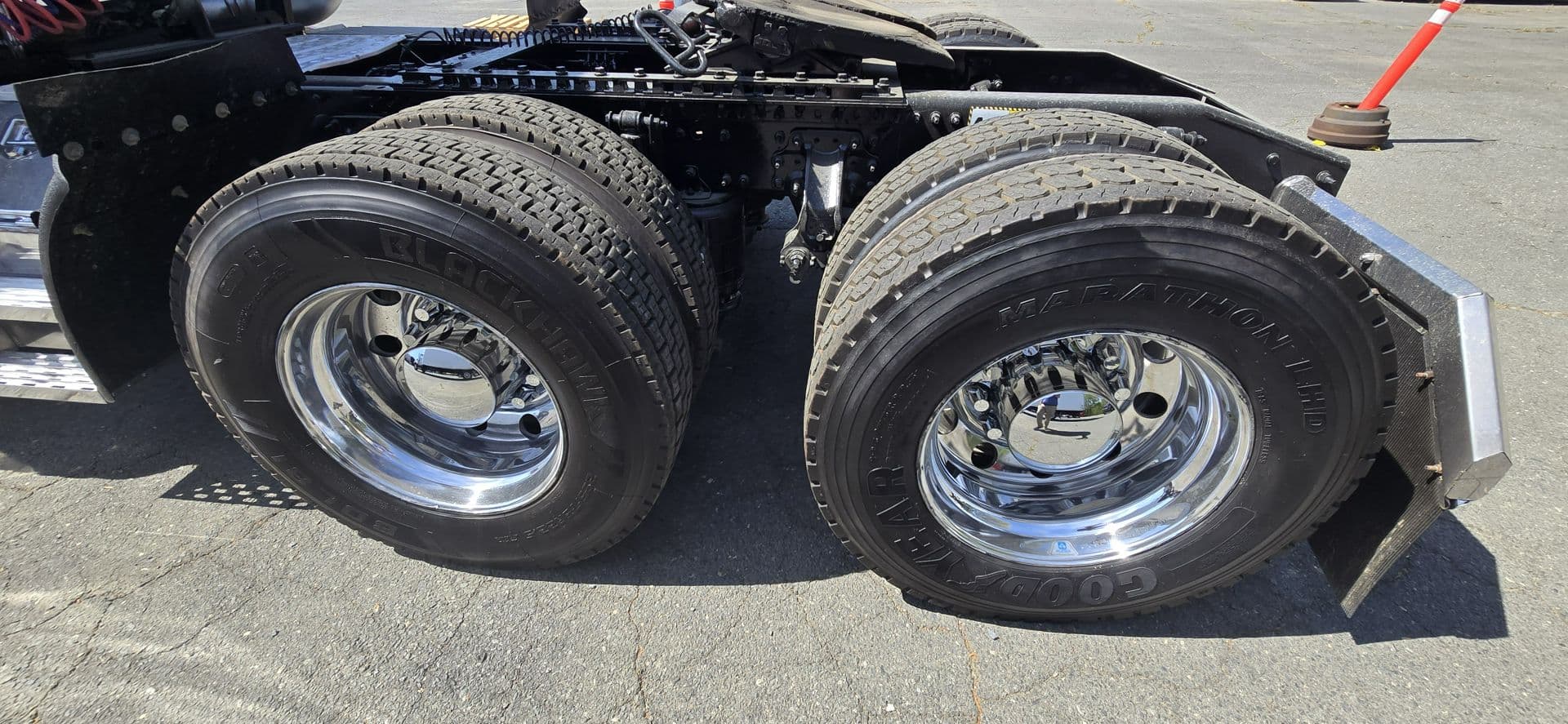 2020 Mack Anthem — photo 18