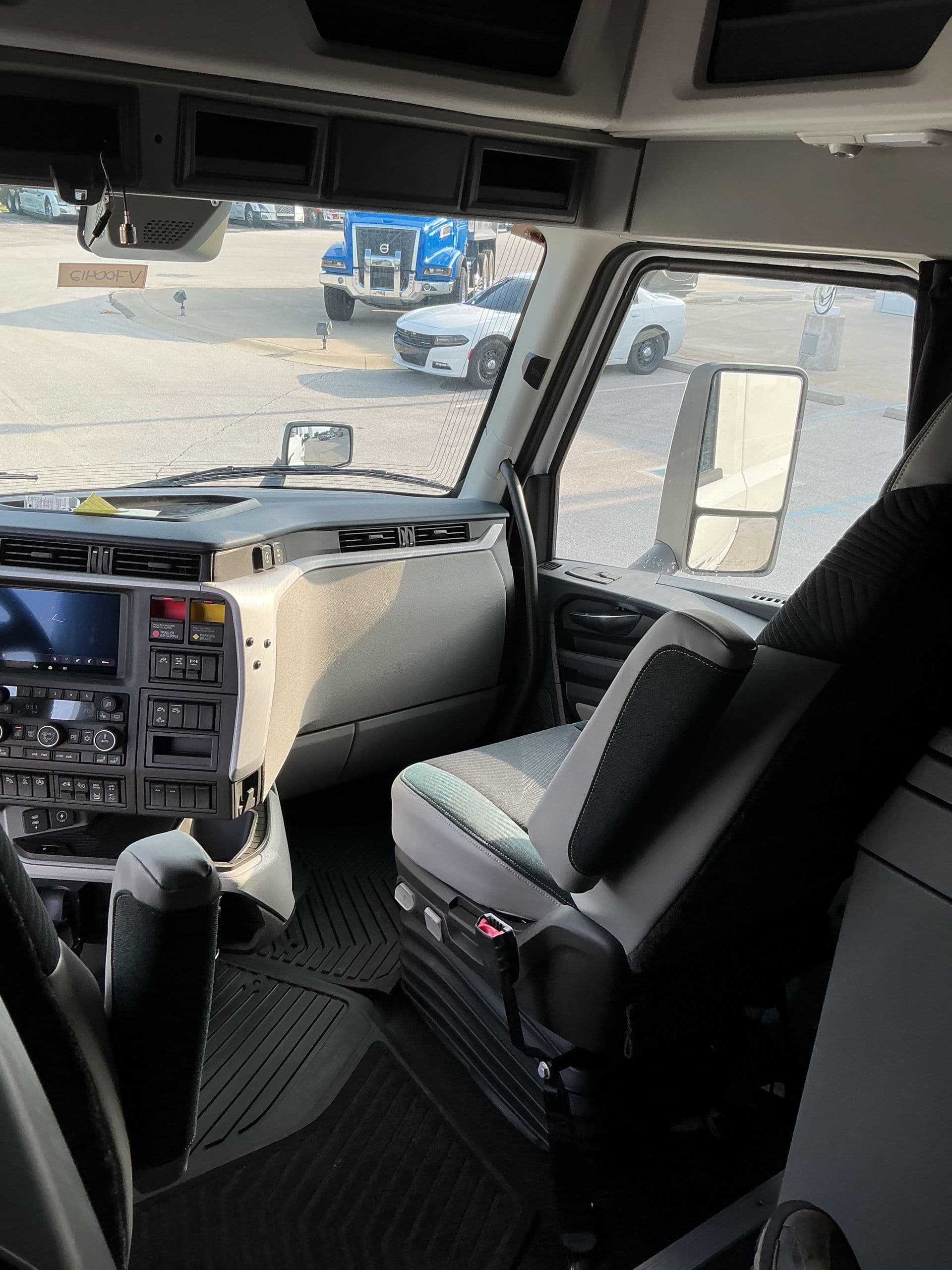 2026 Volvo VNL 860 — photo 21