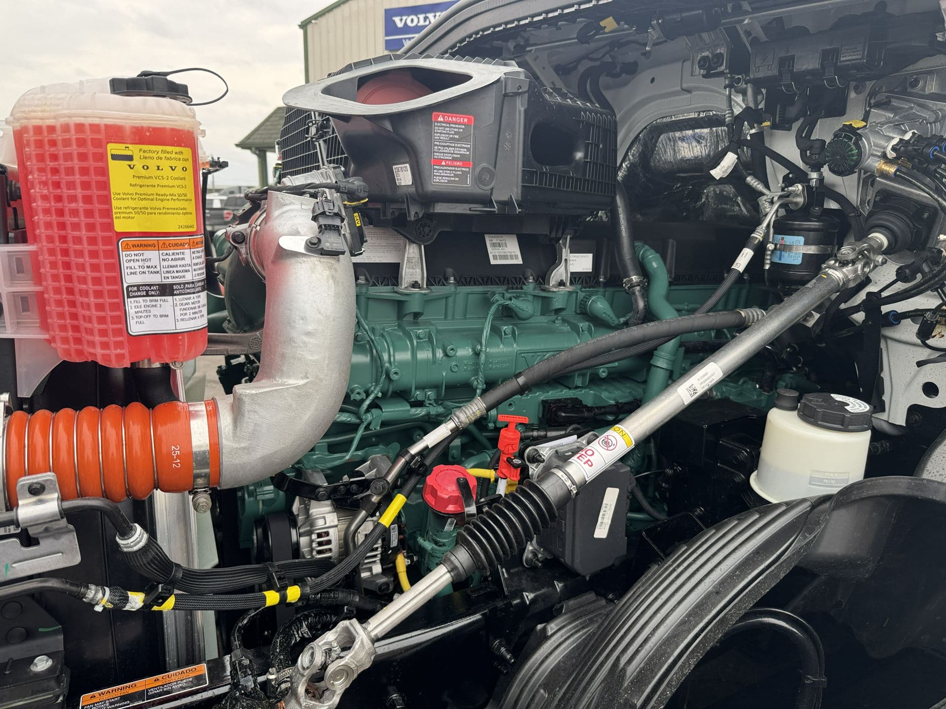 2027 Volvo VNL 860 — photo 18