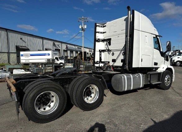 2027 Mack Anthem — photo 3