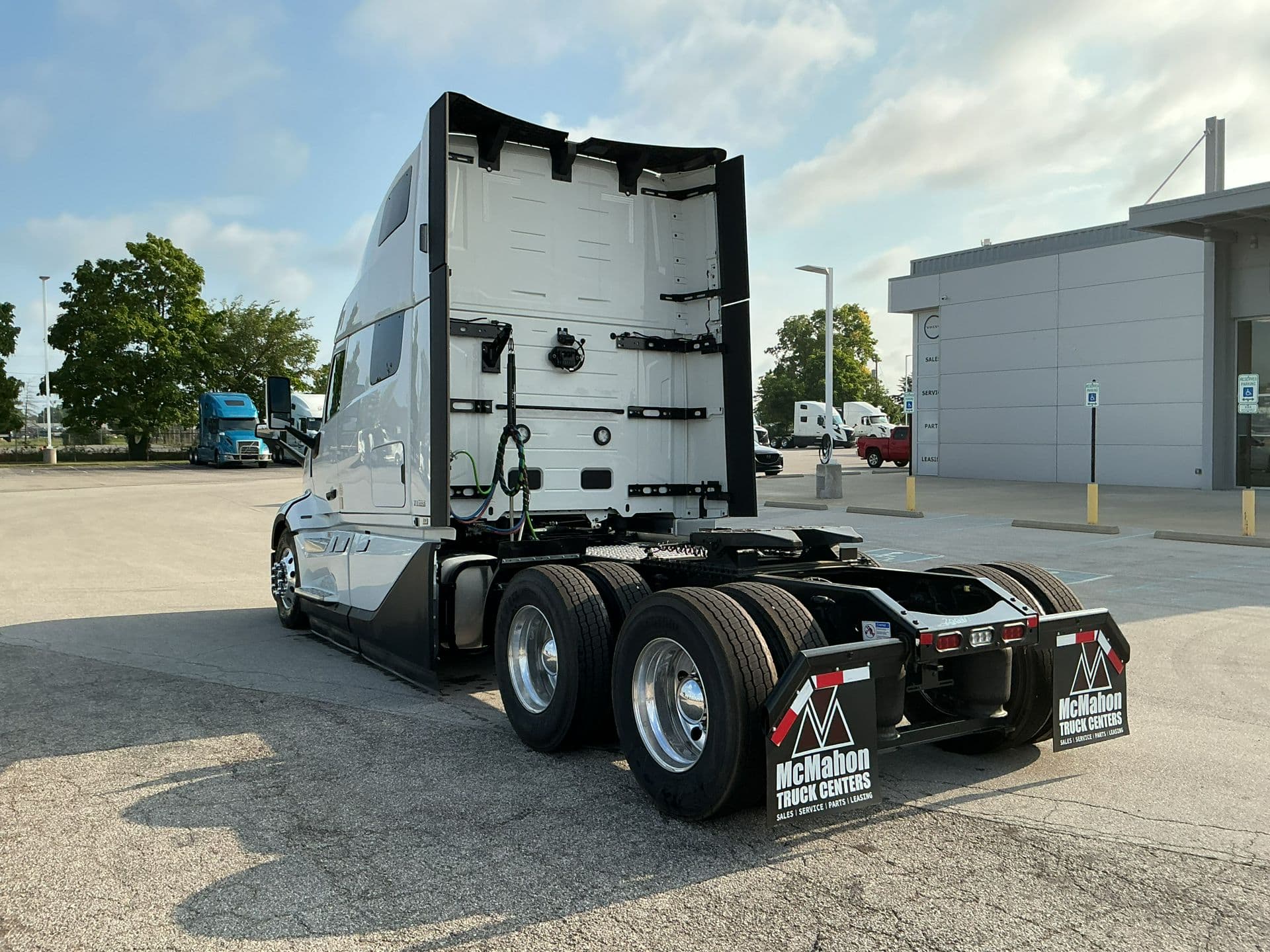 2026 Volvo VNL 860 — photo 7