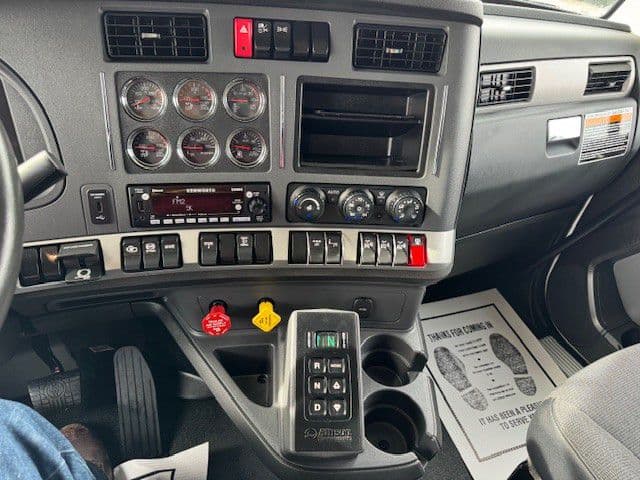 2025 Kenworth T880 — photo 22