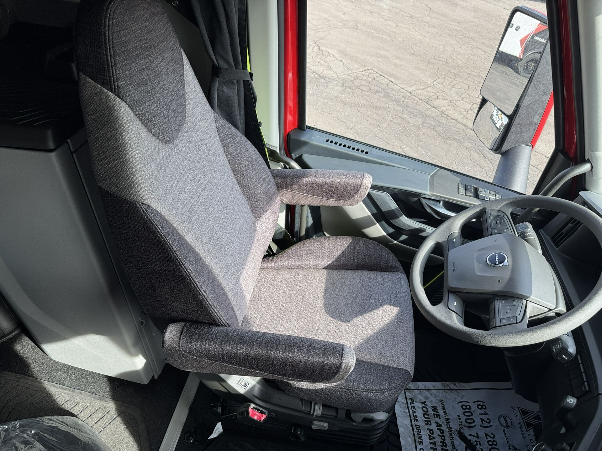 2027 Volvo VNL 860 — photo 15