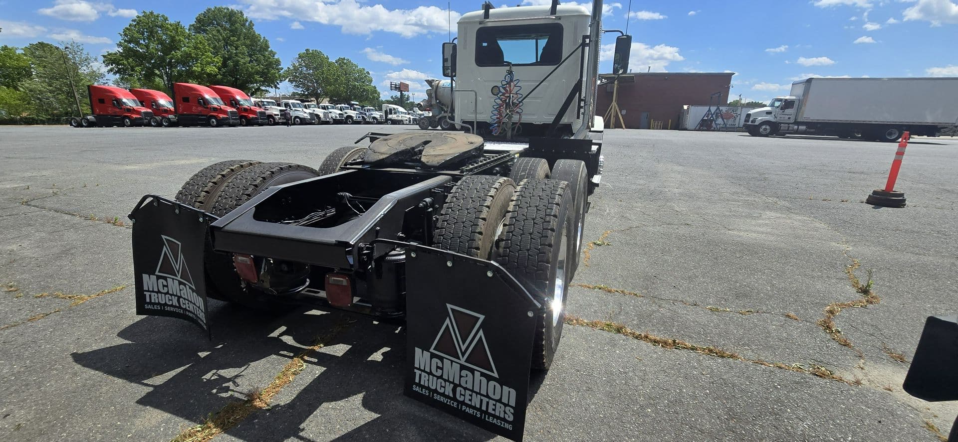 2020 Mack Anthem — photo 4