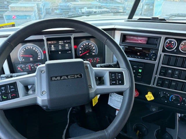 2026 Mack Granite — photo 3
