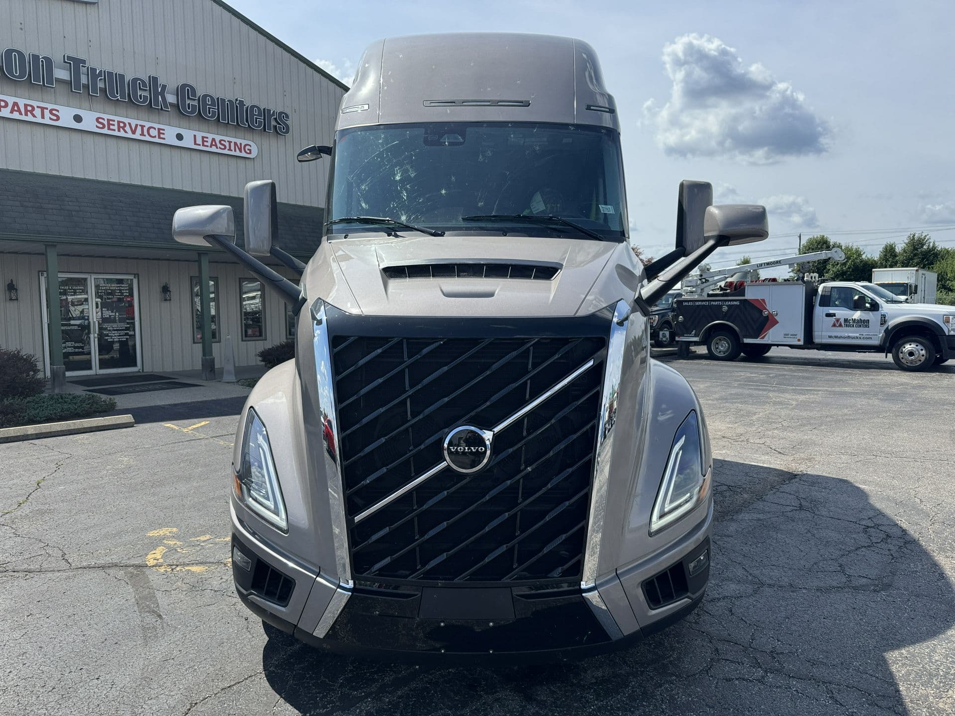 2026 Volvo VNL 860 — photo 6