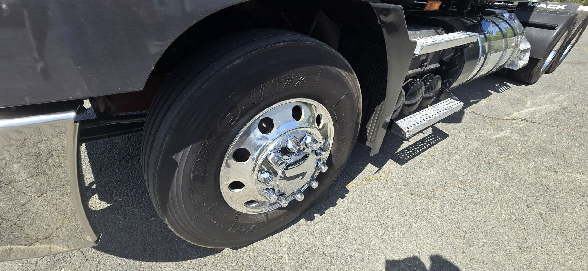 2020 Mack Anthem — photo 9