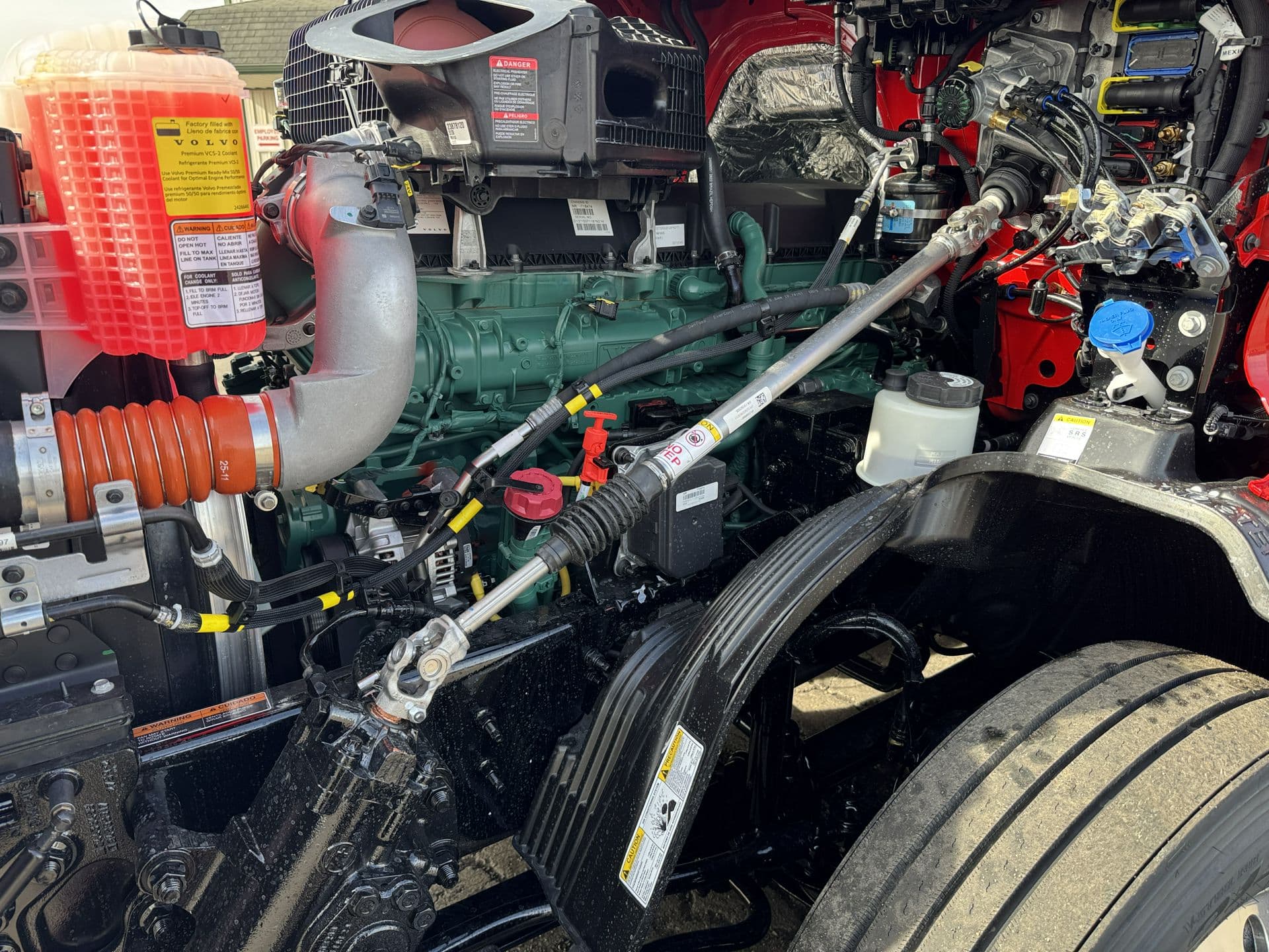 2027 Volvo VNL 860 — photo 17