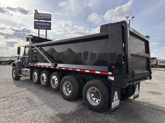 2023 Mack Granite — photo 7