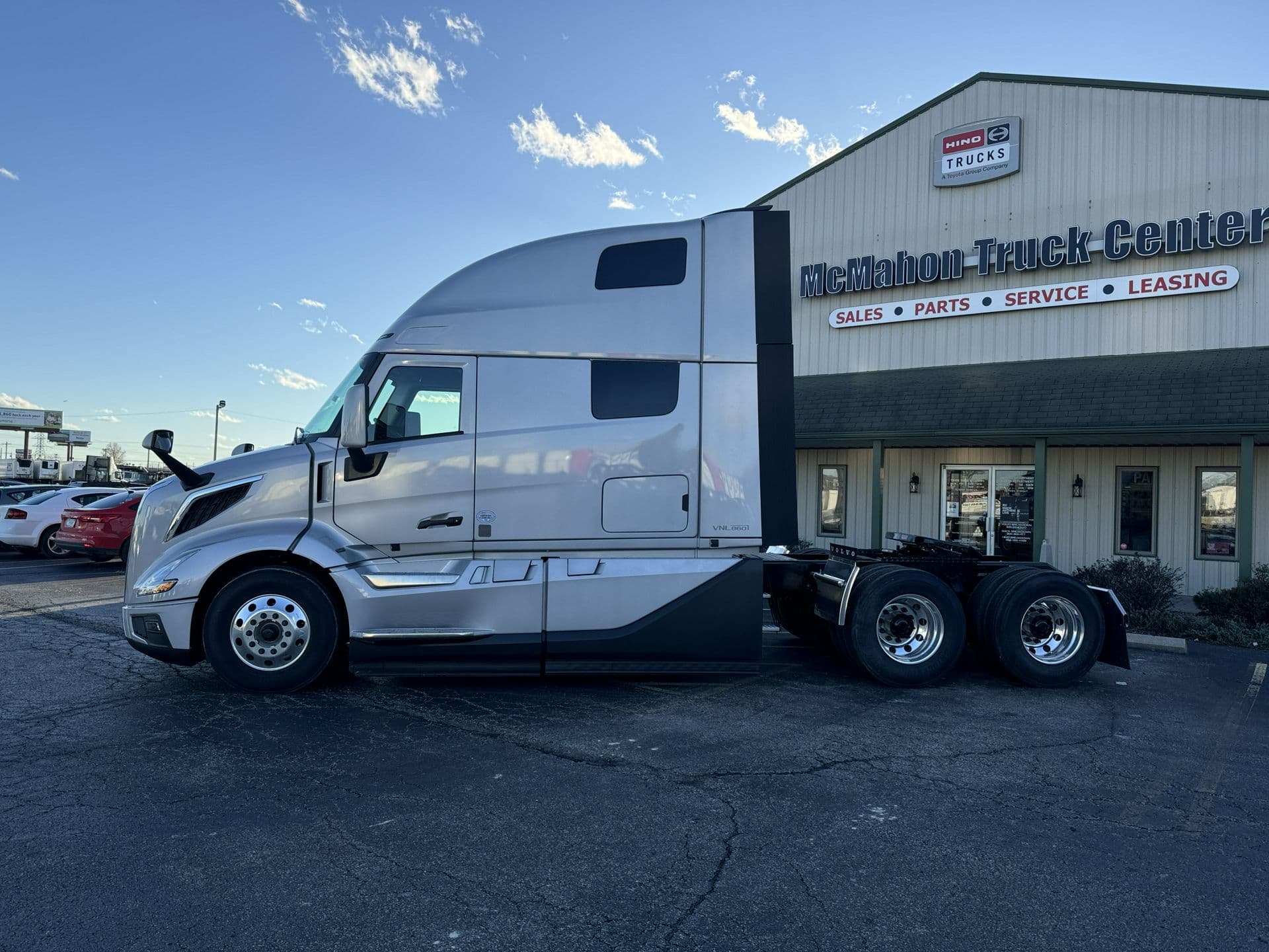 2026 Volvo VNL 860 — photo 2