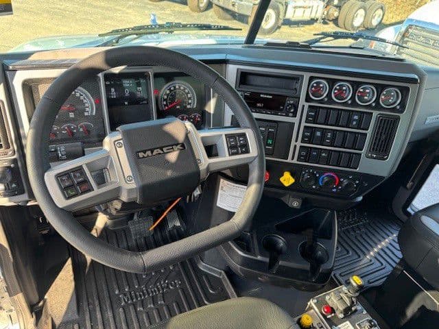 2026 Mack Granite — photo 7