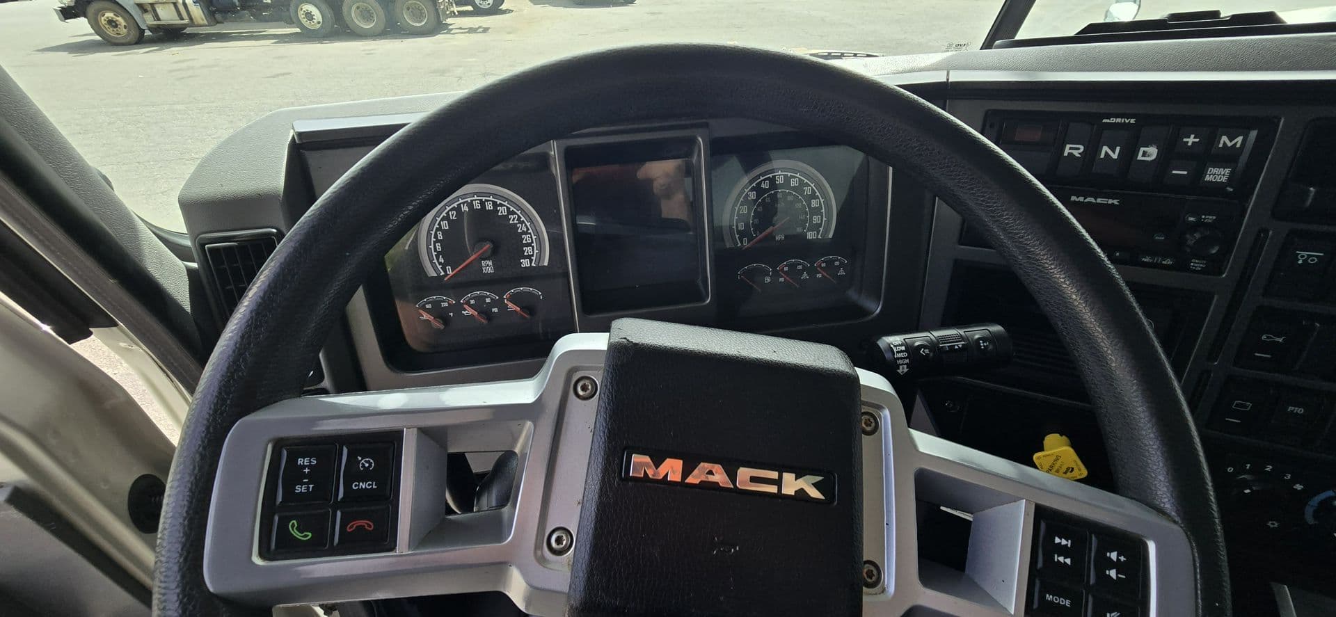 2024 Mack Granite — photo 26