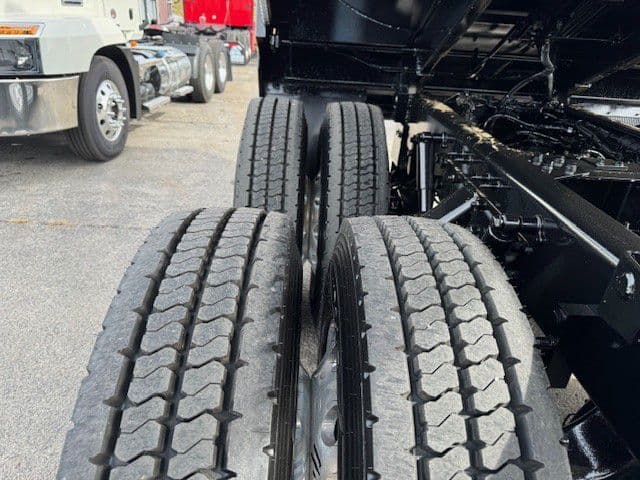 2025 Kenworth T880 — photo 13