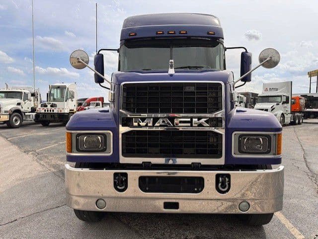 2024 Mack Pinnacle — photo 2