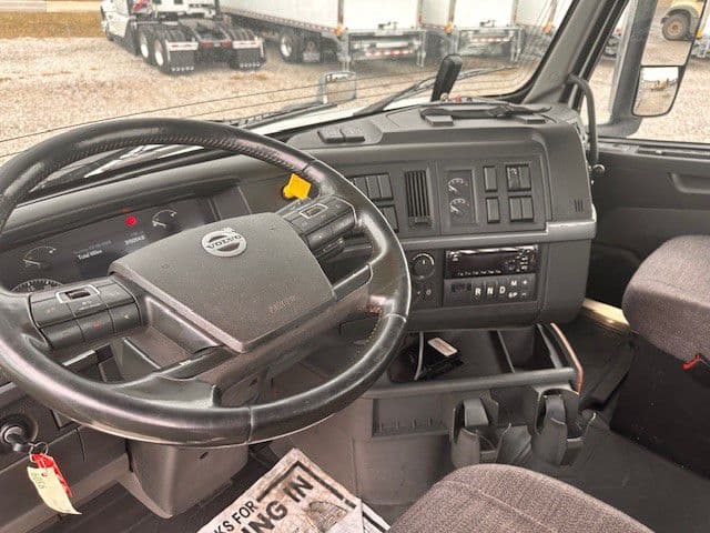 2018 Volvo VNR 640 — photo 12