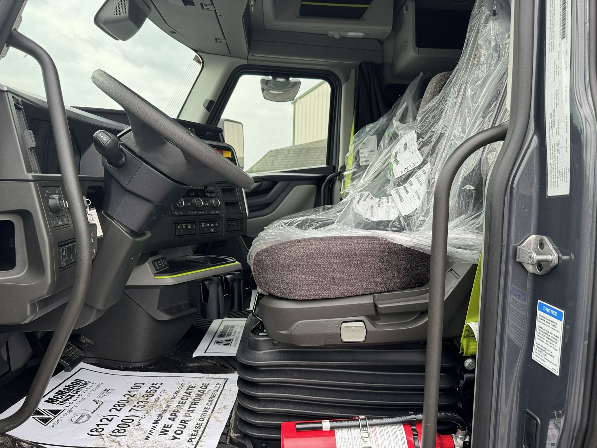 2027 Volvo VNL 860 — photo 7