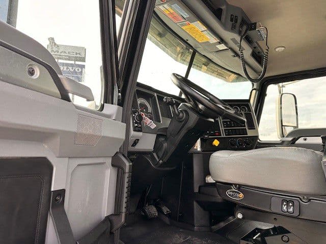 2023 Mack Granite — photo 9