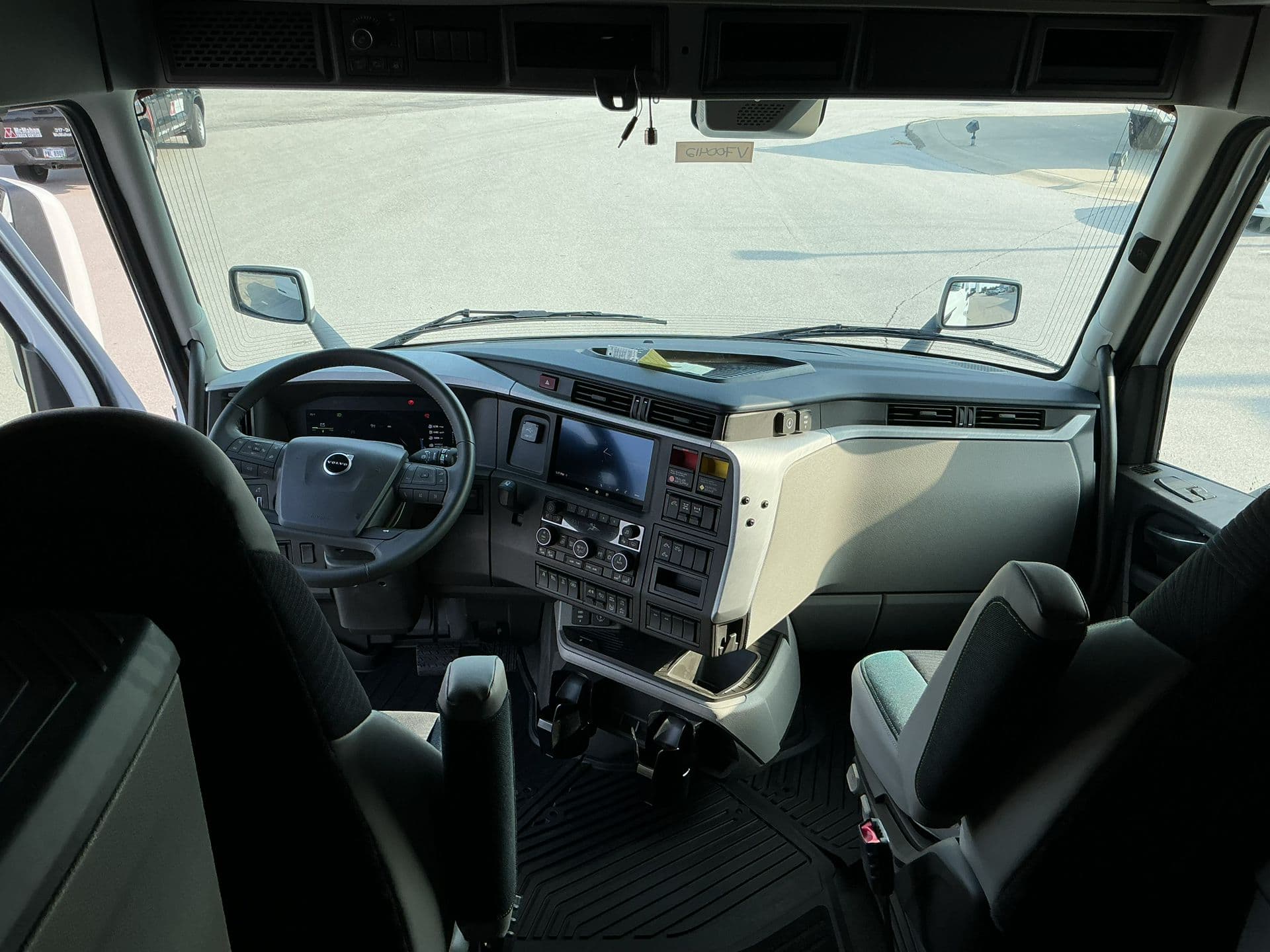 2026 Volvo VNL 860 — photo 19