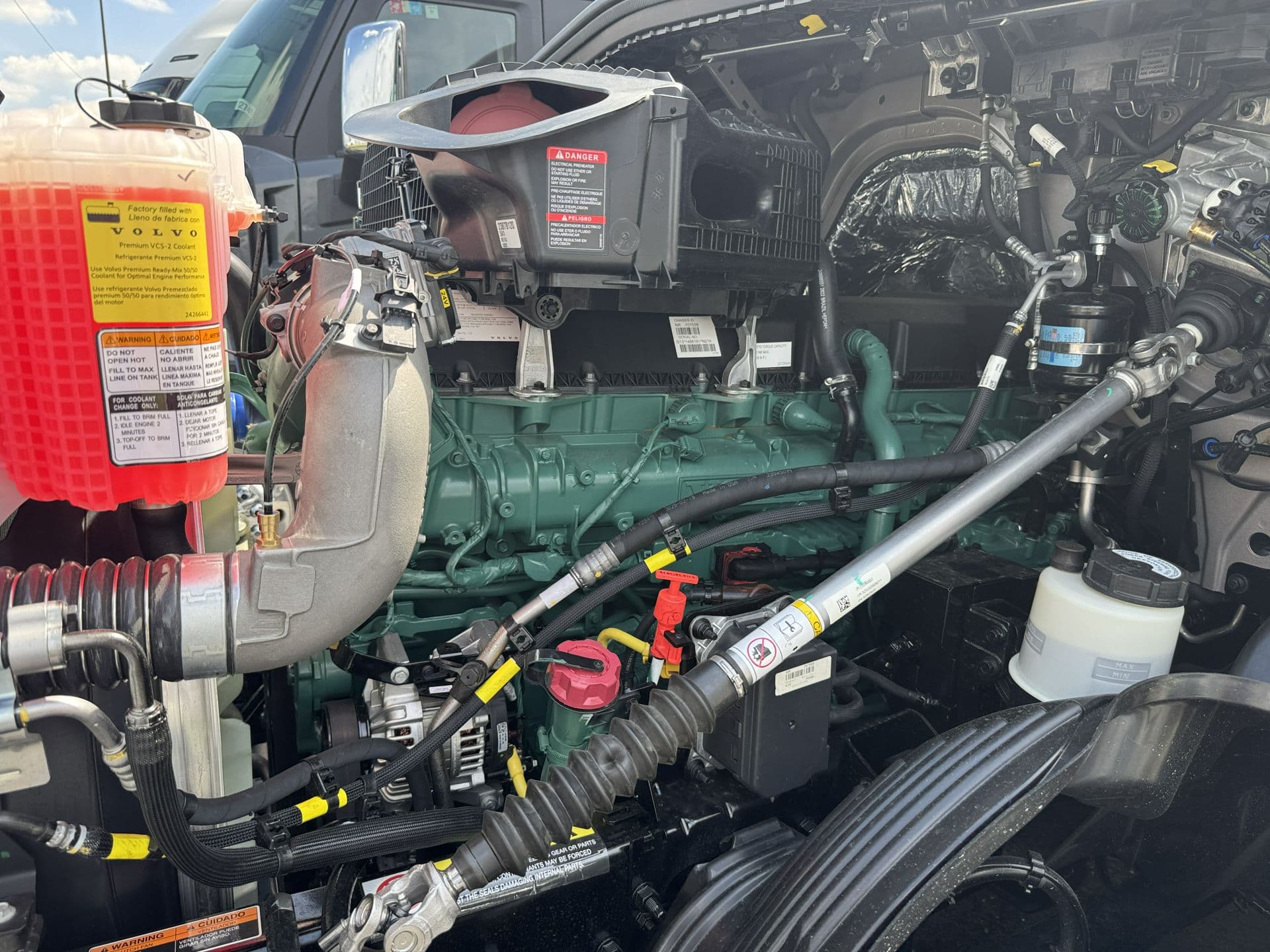 2026 Volvo VNL 860 — photo 16