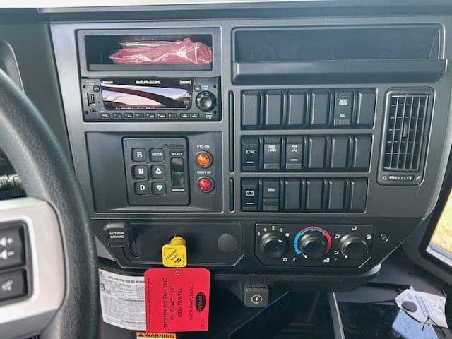 2026 Mack Granite — photo 8