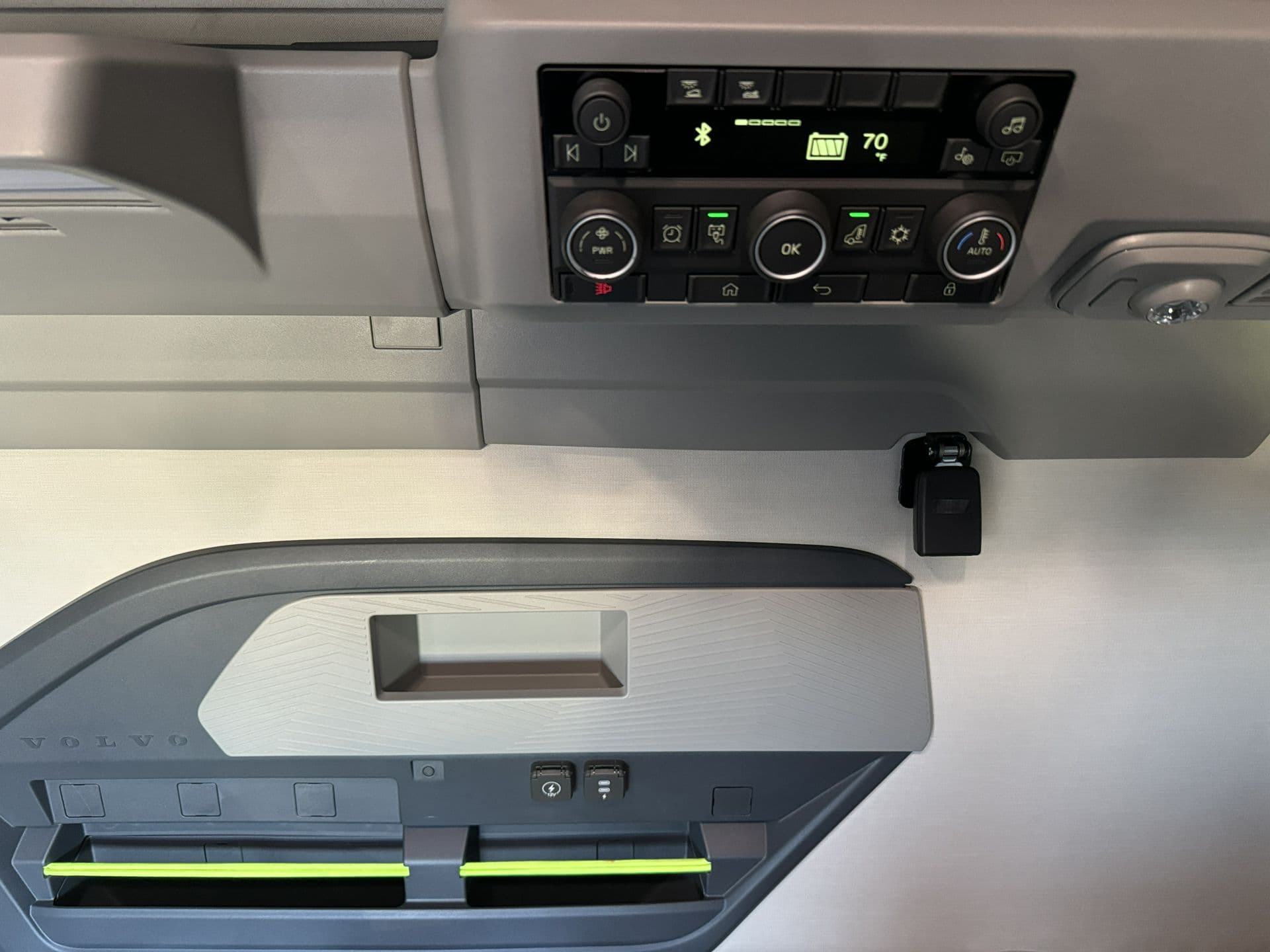 2026 Volvo VNL 860 — photo 15