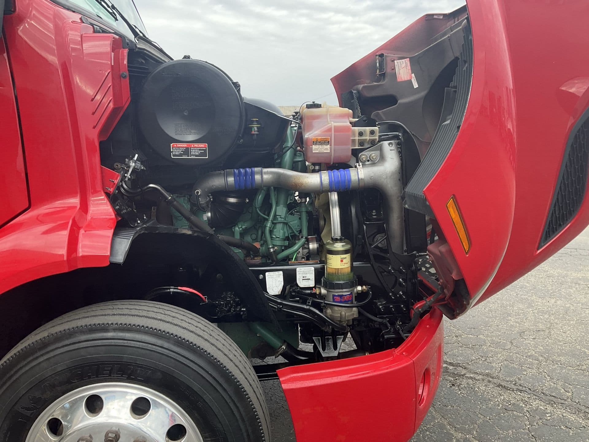 2021 Volvo VNR 640 — photo 10