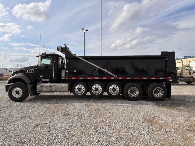 2023 Mack Granite — photo 8