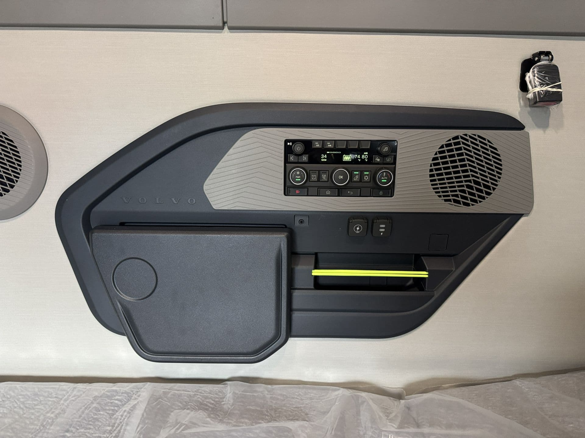 2027 Volvo VNL 860 — photo 12