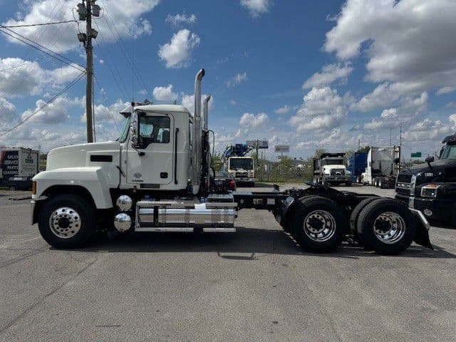 2021 Mack Pinnacle — photo 7