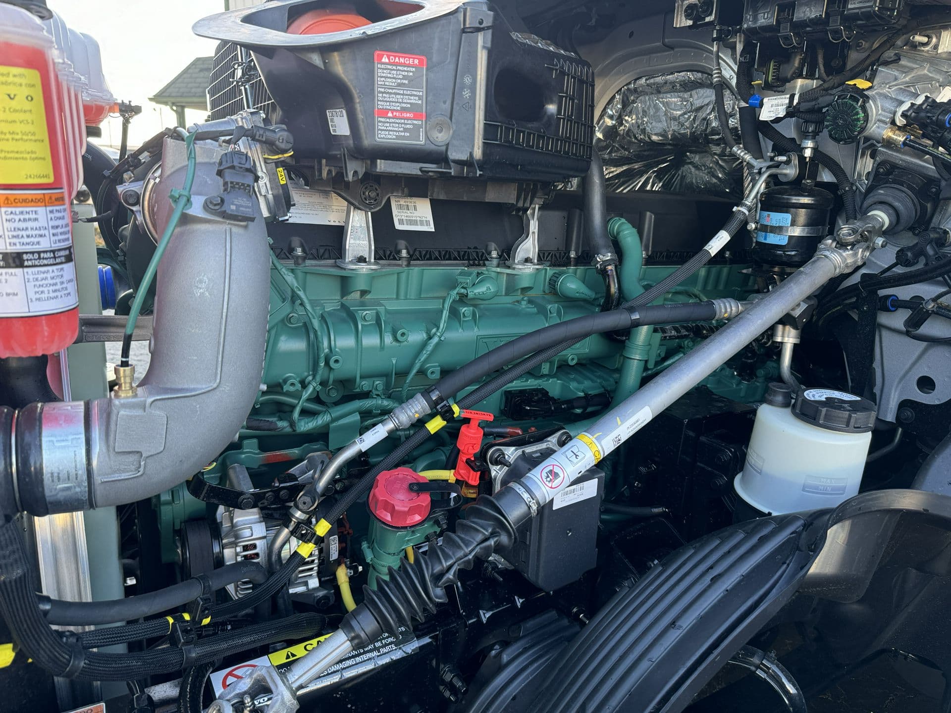 2026 Volvo VNL 860 — photo 17